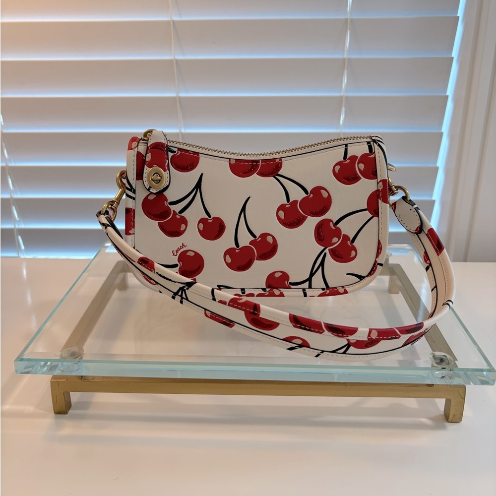 COACH small cherry swinger bag 🍒